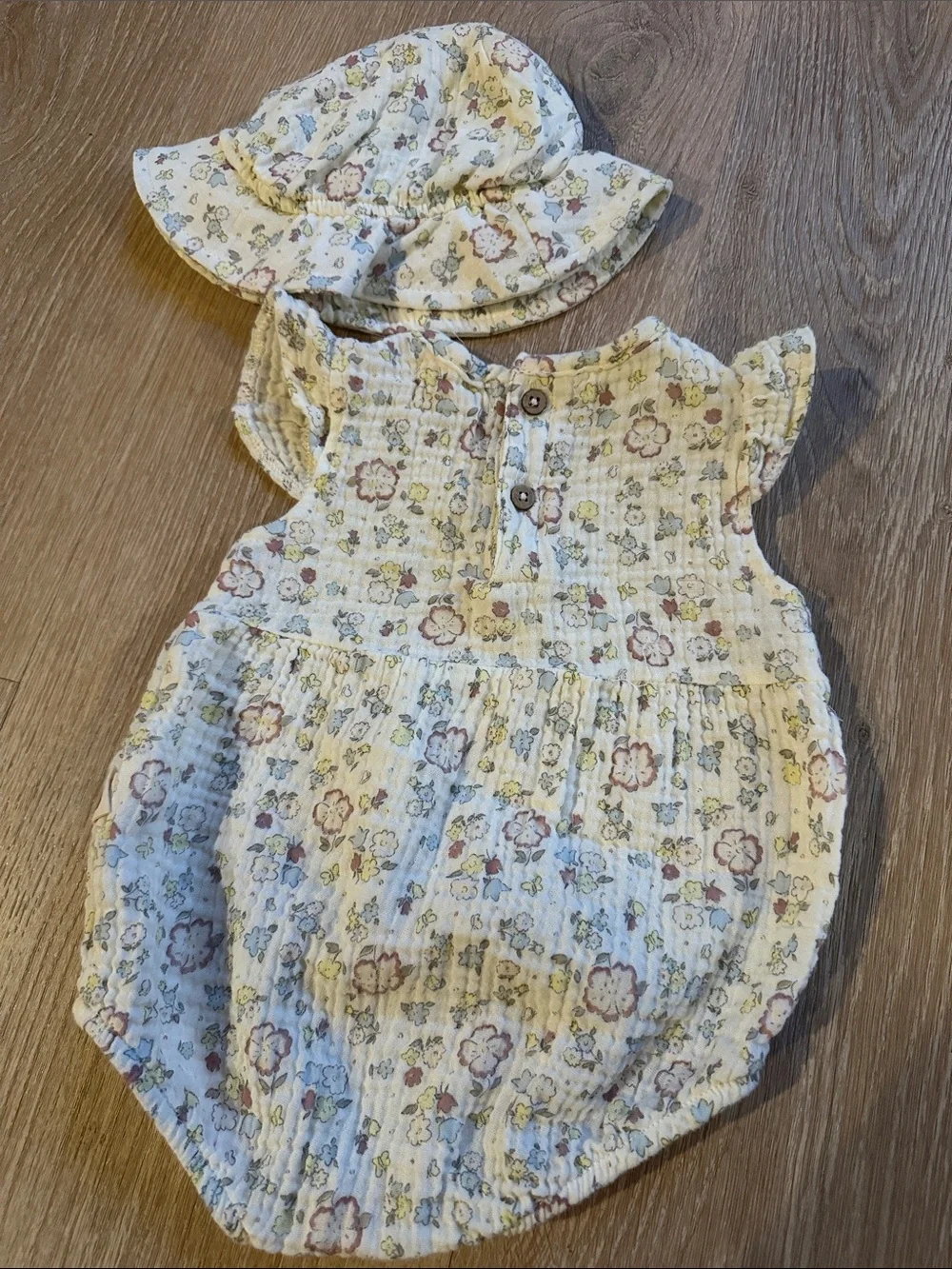 3-6 month gauze outfits